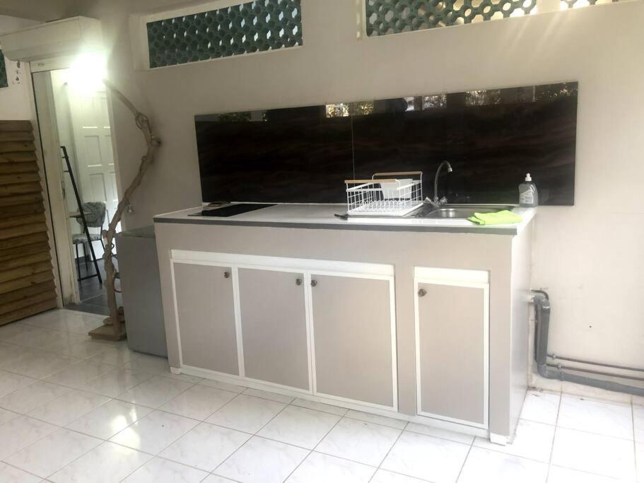 Saint-Joseph Studio Cosy Avec Piscine מראה חיצוני תמונה